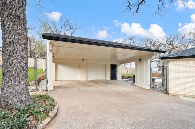 905 Brestol Court W, Bedford, TX 76021