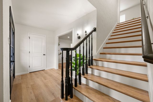 905 Brestol Court W, Bedford, TX 76021