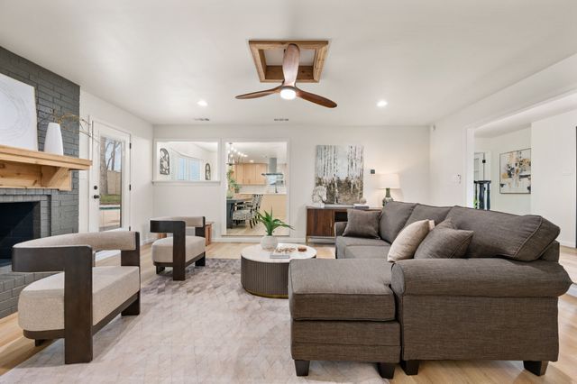 905 Brestol Court W, Bedford, TX 76021