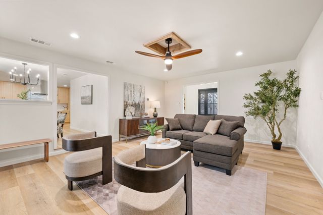 905 Brestol Court W, Bedford, TX 76021