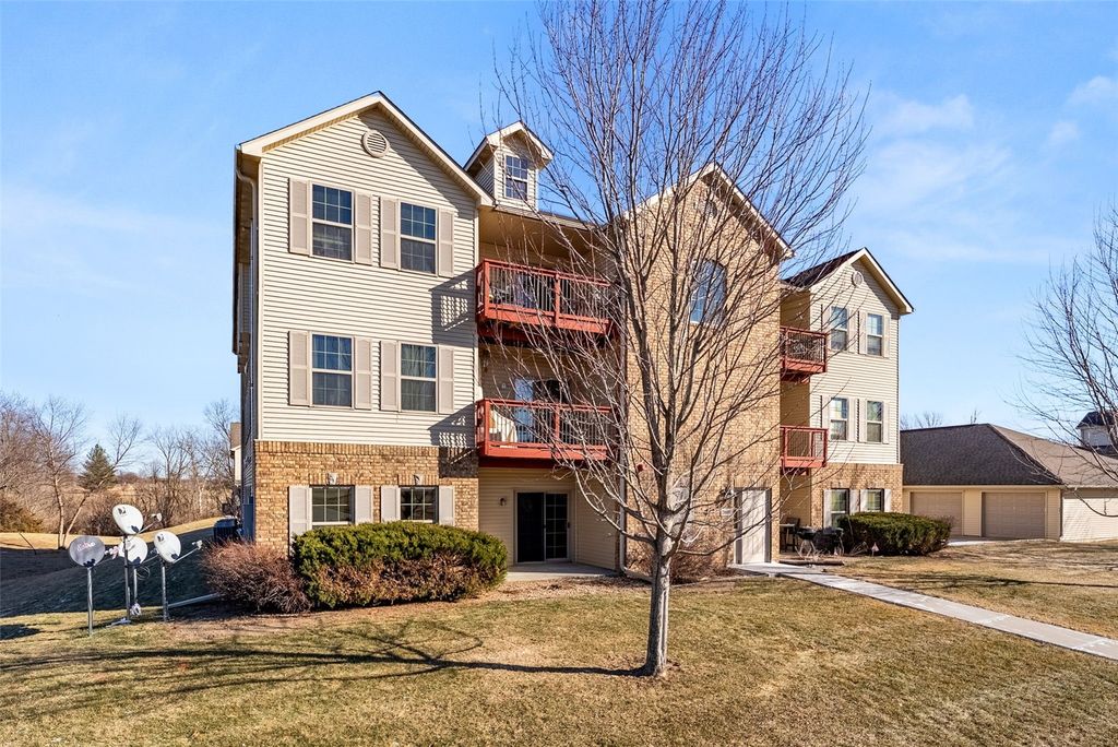 1010 Rachael Street 101, North Liberty, IA 52317