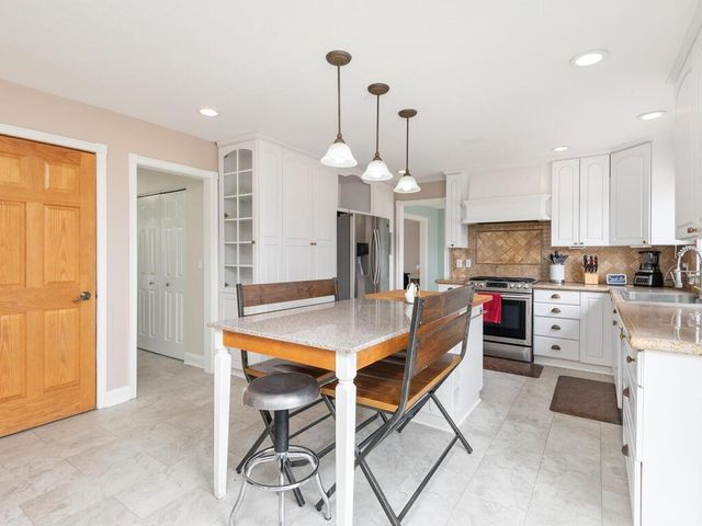 11712 Galtier Drive, Burnsville, MN 55337