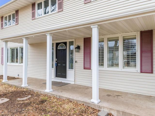 11712 Galtier Drive, Burnsville, MN 55337