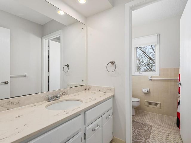 11712 Galtier Drive, Burnsville, MN 55337