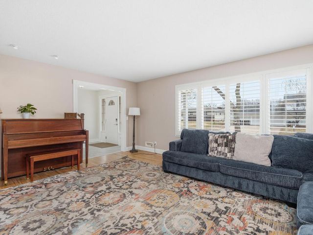 11712 Galtier Drive, Burnsville, MN 55337