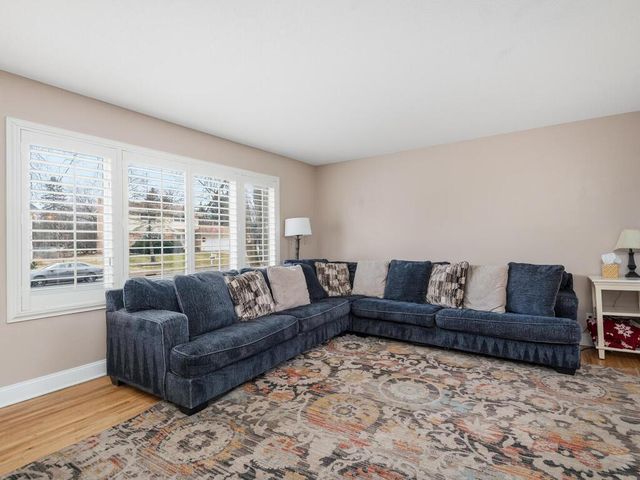 11712 Galtier Drive, Burnsville, MN 55337