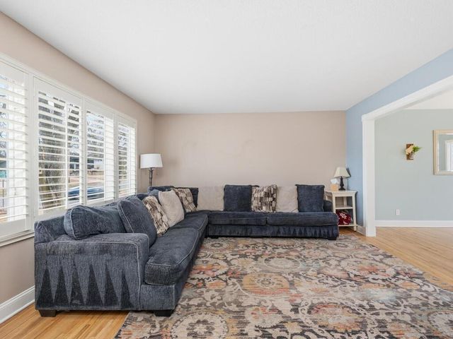 11712 Galtier Drive, Burnsville, MN 55337