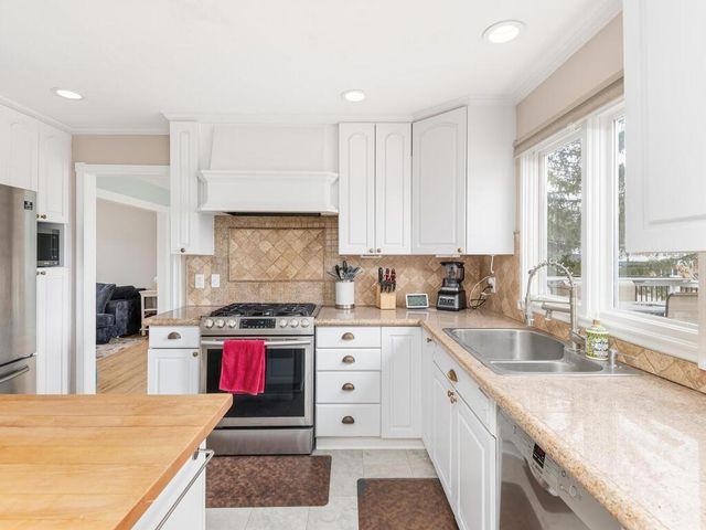 11712 Galtier Drive, Burnsville, MN 55337