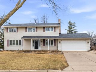 11712 Galtier Drive, Burnsville, MN 55337
