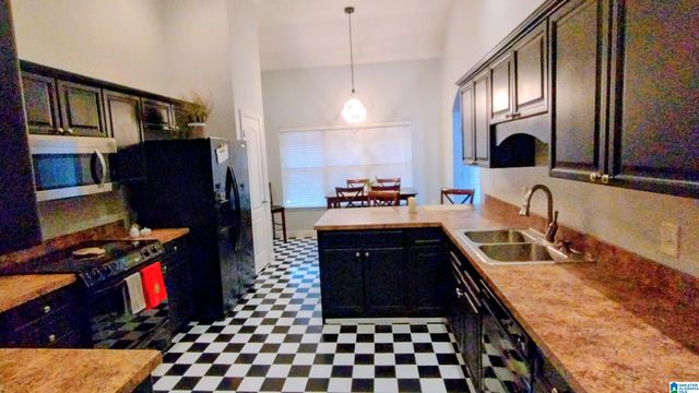 4329 SEGARS COVE, Bessemer, AL 35022