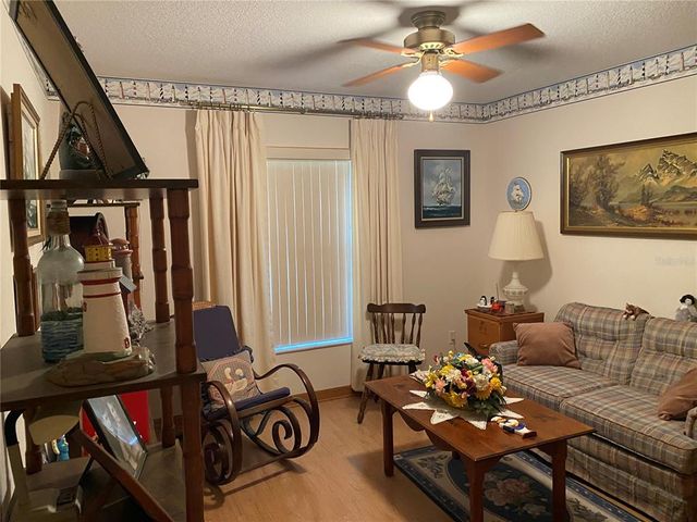 21821 KING JOHN STREET, Leesburg, FL 34748