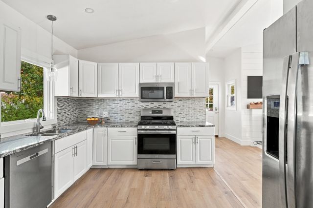 226 Sanford Rd, Westport, MA 02790