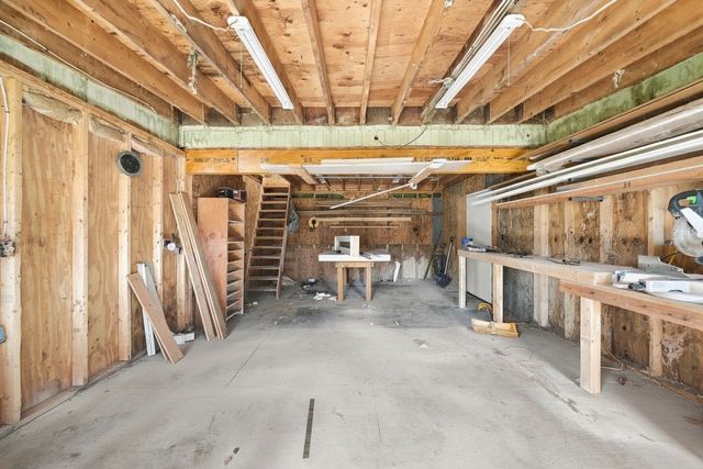 226 Sanford Rd, Westport, MA 02790