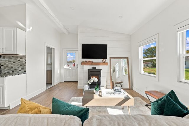 226 Sanford Rd, Westport, MA 02790