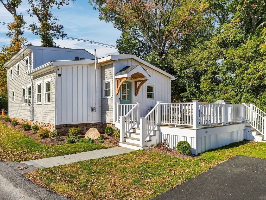 226 Sanford Rd, Westport, MA 02790