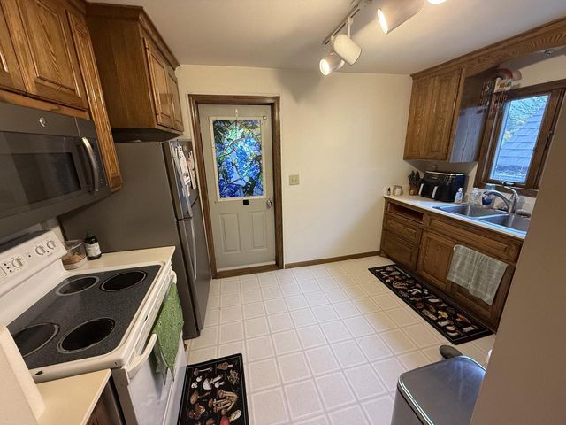 912 S 74th STREET, West Allis, WI 53214