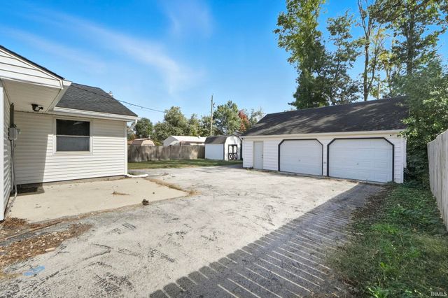 6305 Bluffton Road, Fort Wayne, IN 46809