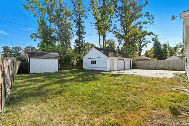 6305 Bluffton Road, Fort Wayne, IN 46809