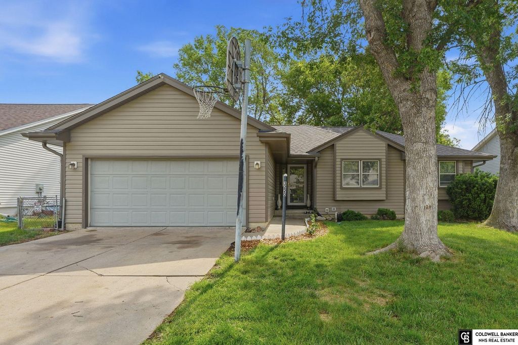 3220 Richard Court, Lincoln, NE 68521