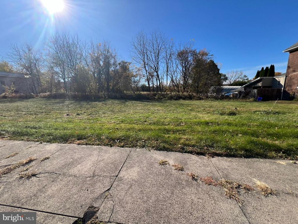 1123 CENTRE ST, Easton, PA 18042
