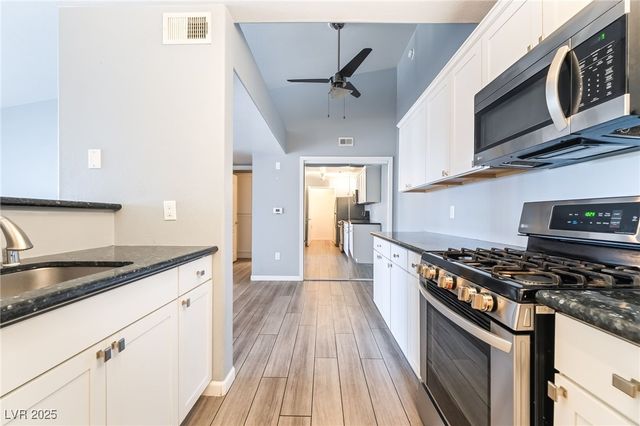 950 SEVEN HILLS Drive 2922, Henderson, NV 89052