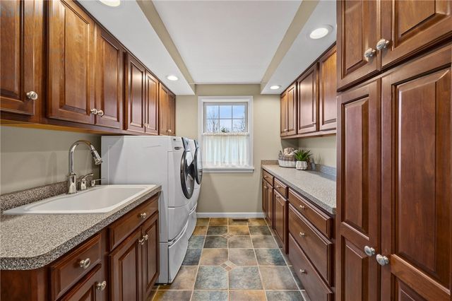 39 Saddle Brook, Pittsford, NY 14534