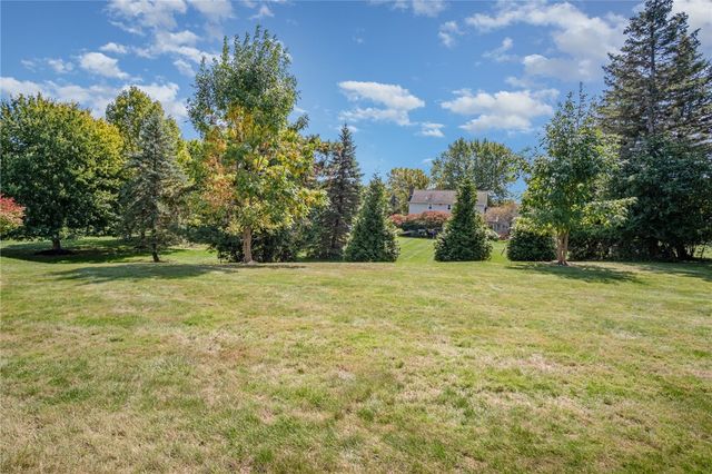 39 Saddle Brook, Pittsford, NY 14534