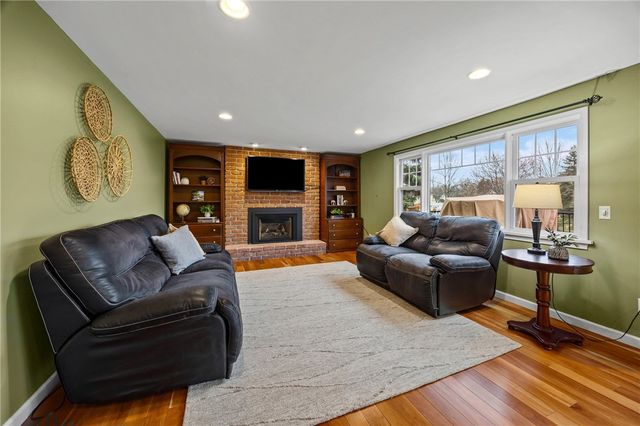 39 Saddle Brook, Pittsford, NY 14534