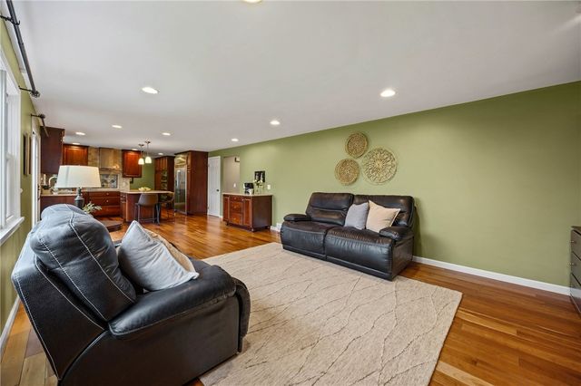 39 Saddle Brook, Pittsford, NY 14534