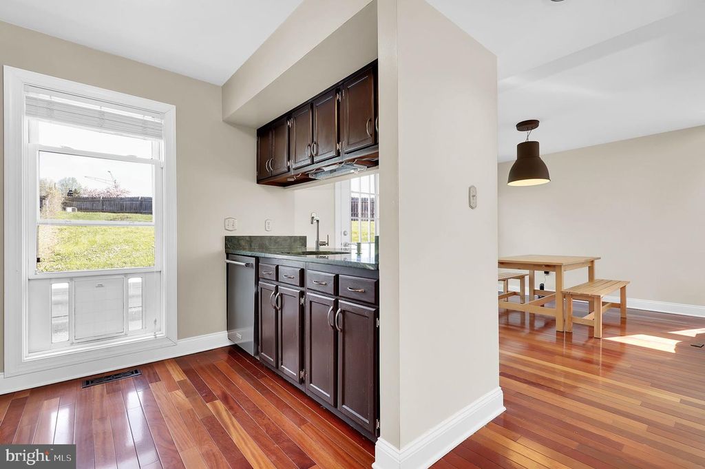 Image 11 of property listing at 20517 BARGENE WAY, Germantown, MD 20874