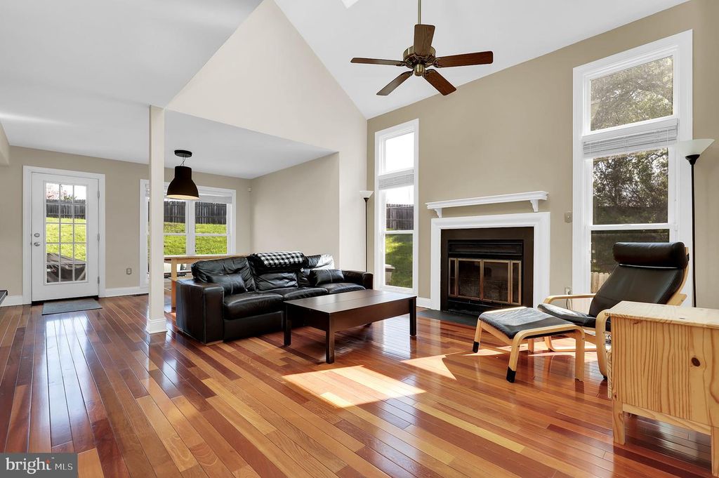 Image 5 of property listing at 20517 BARGENE WAY, Germantown, MD 20874