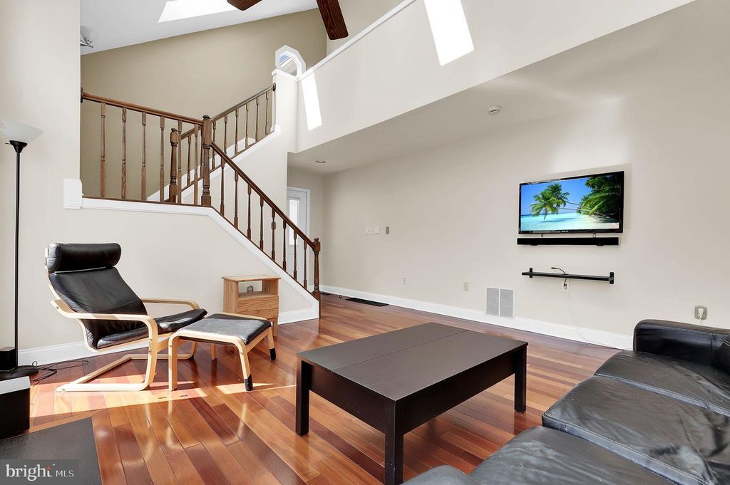 Image 6 of property listing at 20517 BARGENE WAY, Germantown, MD 20874