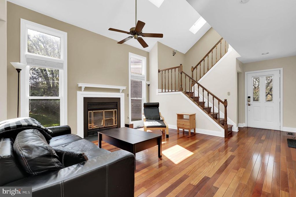 Image 7 of property listing at 20517 BARGENE WAY, Germantown, MD 20874