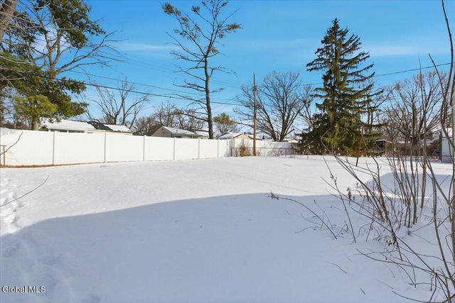 8 Harold Avenue, Colonie, NY 12110