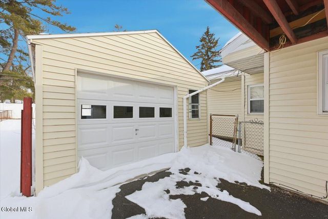 8 Harold Avenue, Colonie, NY 12110