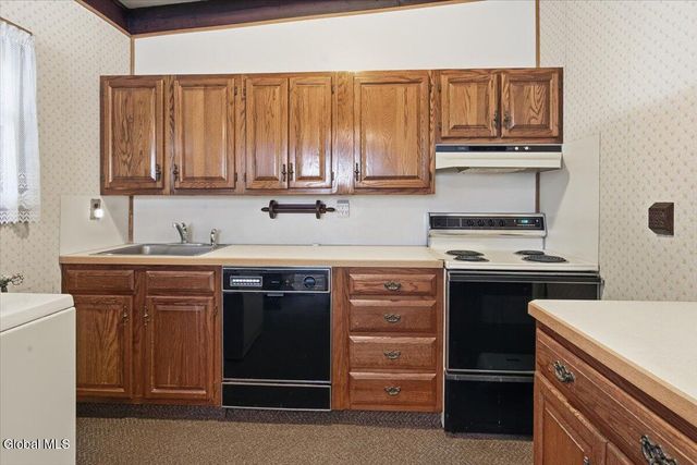 8 Harold Avenue, Colonie, NY 12110