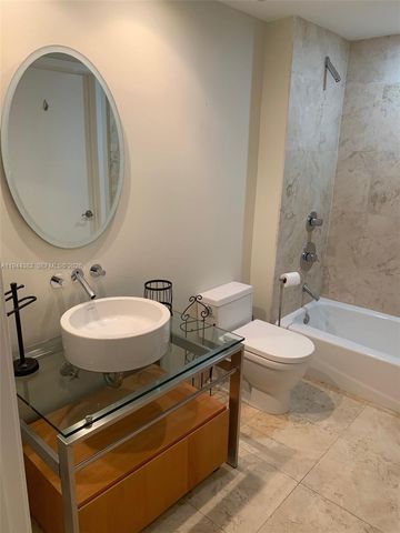 6000 Collins Ave unit 136, Miami Beach, FL 33140