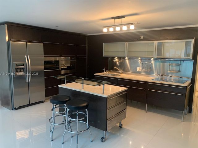 6000 Collins Ave unit 136, Miami Beach, FL 33140