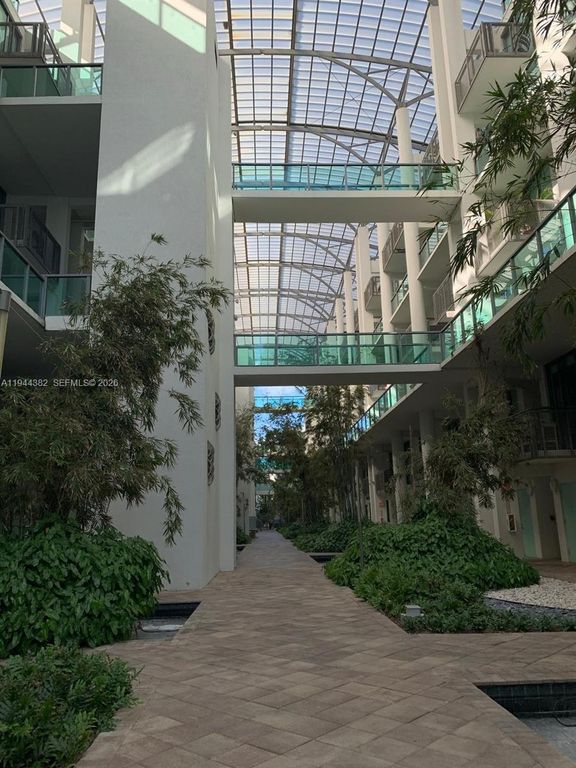 6000 Collins Ave unit 136, Miami Beach, FL 33140