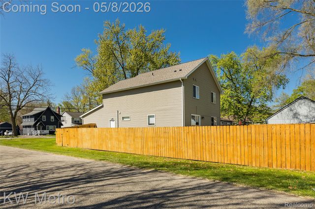 4202 Seeden Street, Waterford Charter Township, MI 48329