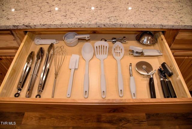 834 String Run Way, Pigeon Forge, TN 37863