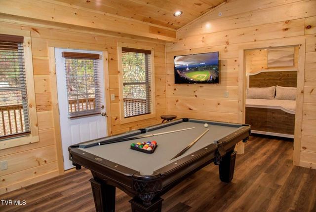 834 String Run Way, Pigeon Forge, TN 37863