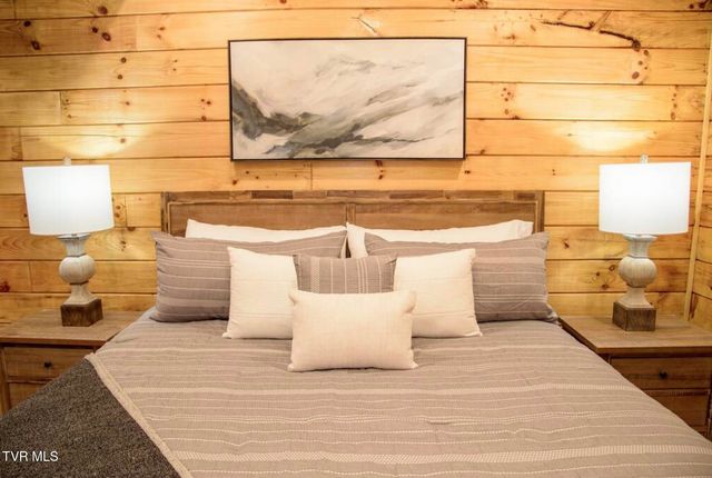 834 String Run Way, Pigeon Forge, TN 37863