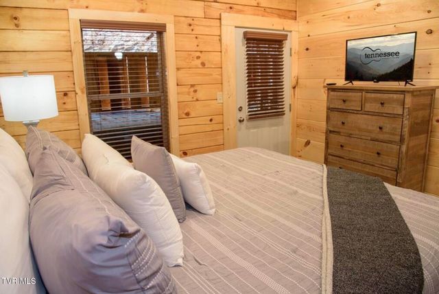 834 String Run Way, Pigeon Forge, TN 37863