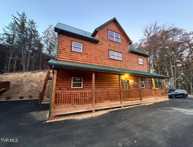 834 String Run Way, Pigeon Forge, TN 37863