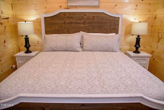 834 String Run Way, Pigeon Forge, TN 37863