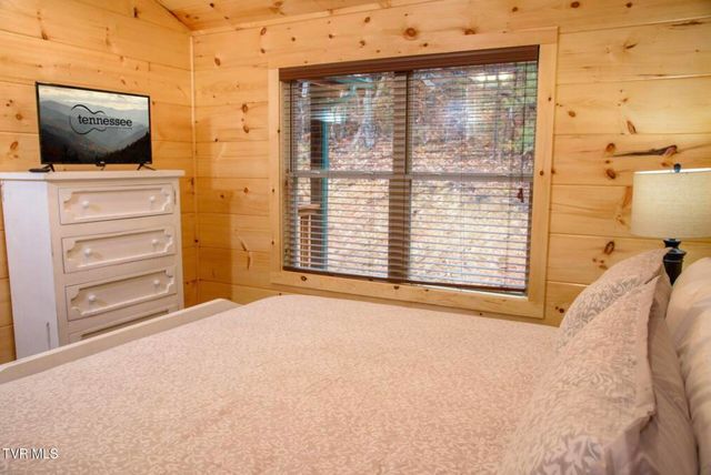 834 String Run Way, Pigeon Forge, TN 37863