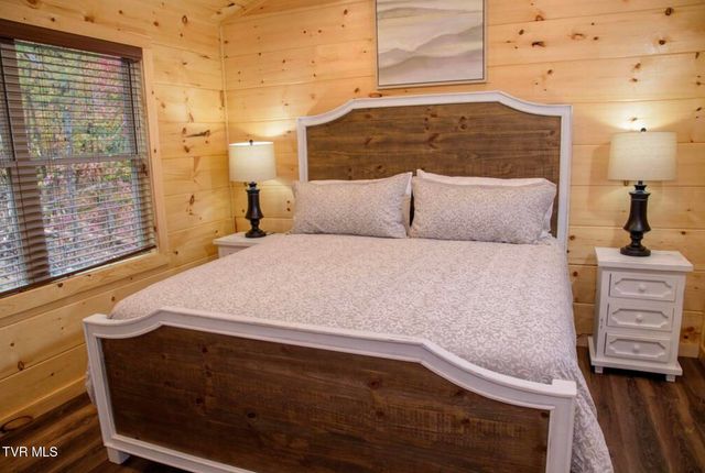 834 String Run Way, Pigeon Forge, TN 37863