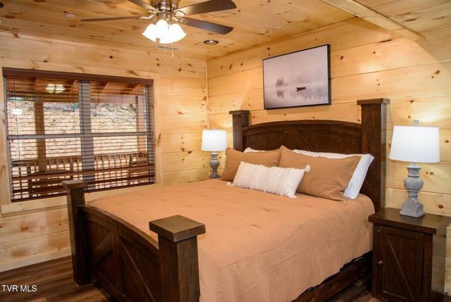 834 String Run Way, Pigeon Forge, TN 37863