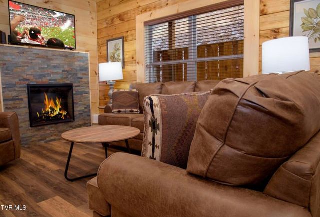 834 String Run Way, Pigeon Forge, TN 37863